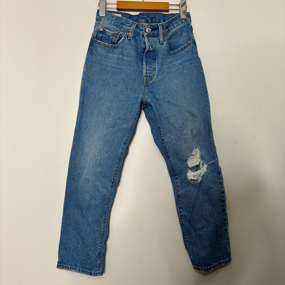 Levi’s 501 straight leg distressed jeans 26